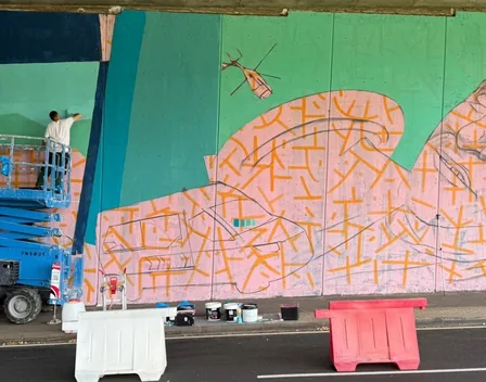 Mural HUC (homenaje al personal) – pintor en La Laguna